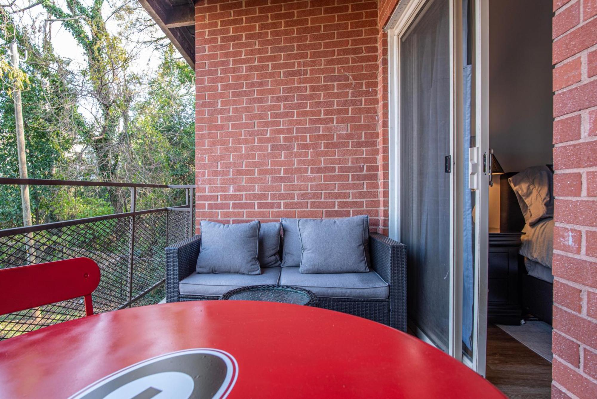 Classic City Getaway - 1 Mile Walk To Sanford Stadium! เอเธนส์ ภายนอก รูปภาพ